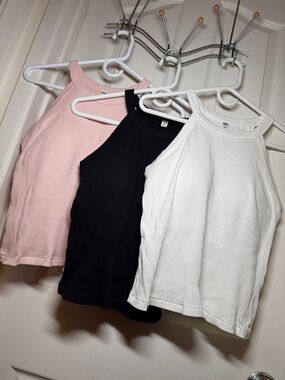 Uniqlo ribbed tank x 3. Size Large. NWOT.